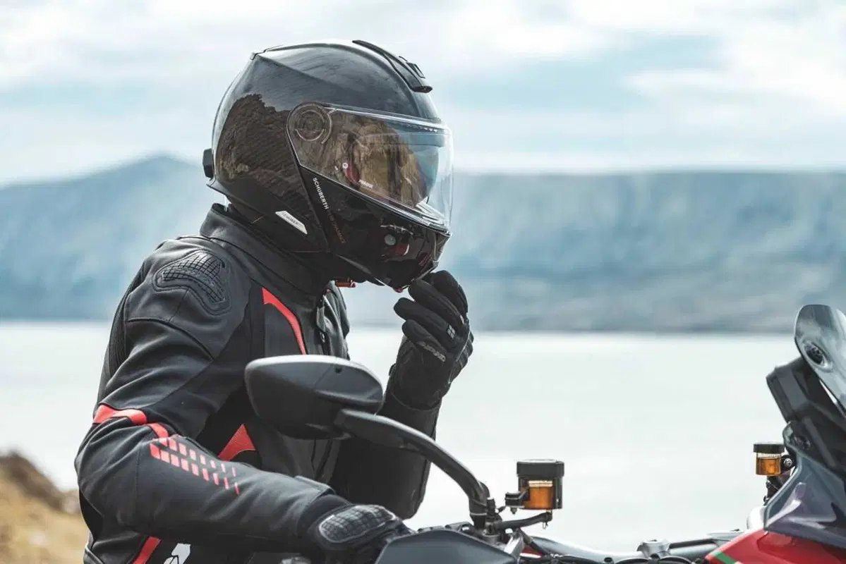 Come può un casco costare 1.500 euro? Vi sveliamo i segreti dello Schuberth C5 Carbon (49)