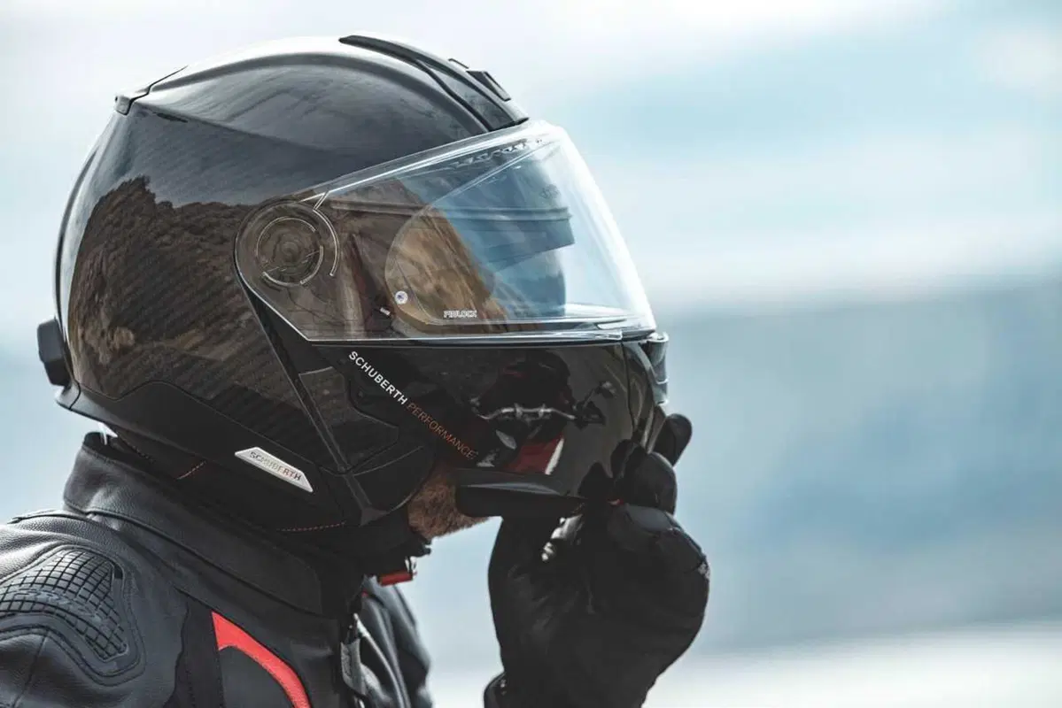 Come può un casco costare 1.500 euro? Vi sveliamo i segreti dello Schuberth C5 Carbon (50)