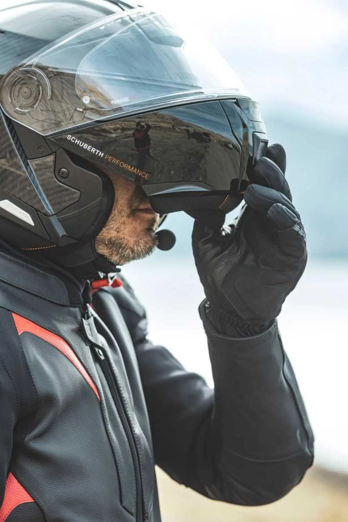 Come può un casco costare 1.500 euro? Vi sveliamo i segreti dello Schuberth C5 Carbon (53)