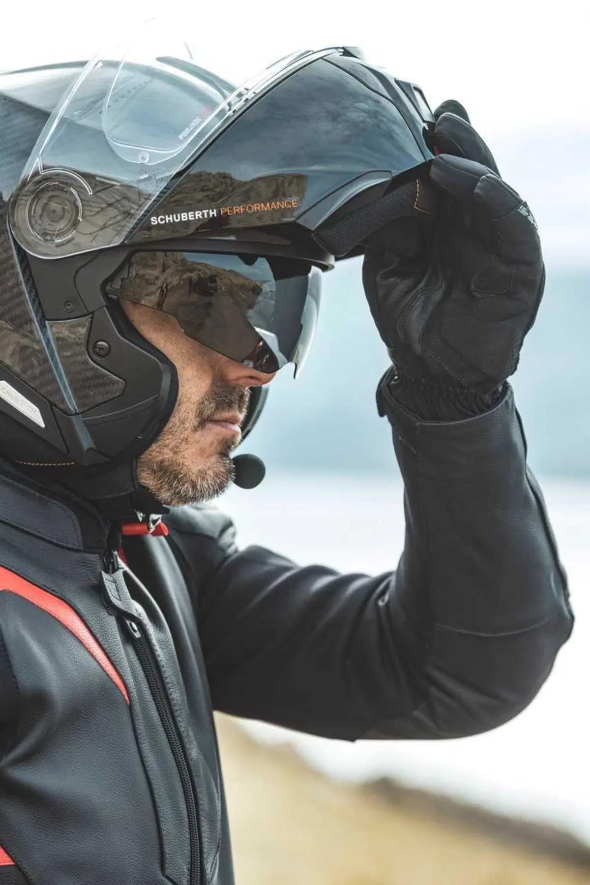 Come può un casco costare 1.500 euro? Vi sveliamo i segreti dello Schuberth C5 Carbon (54)