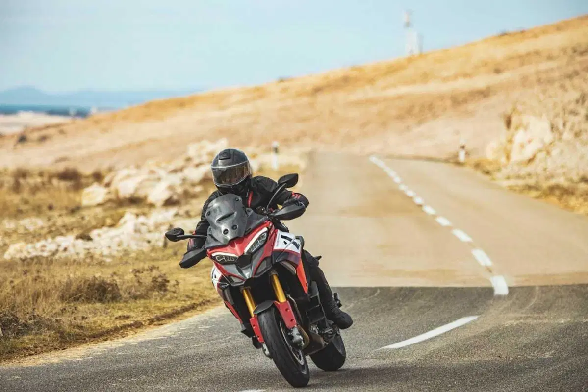 Come può un casco costare 1.500 euro? Vi sveliamo i segreti dello Schuberth C5 Carbon (56)