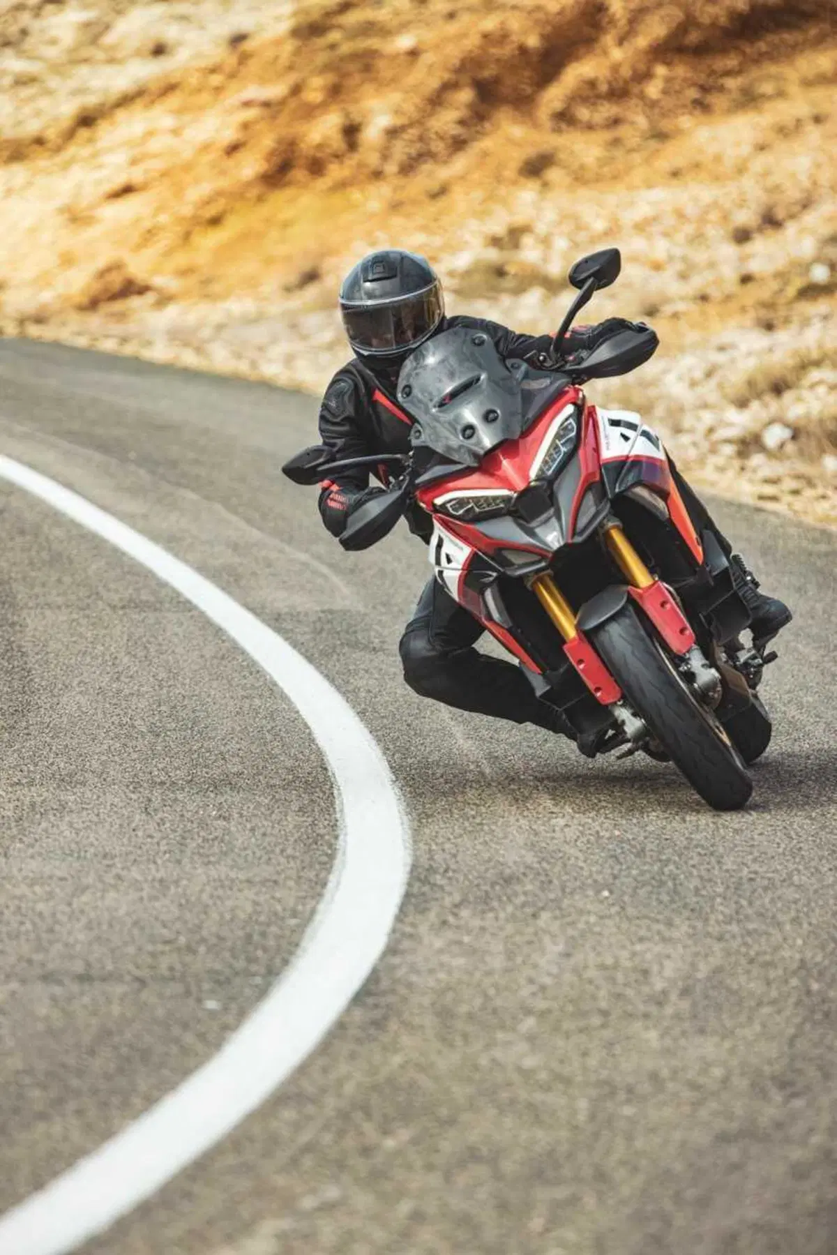 Come può un casco costare 1.500 euro? Vi sveliamo i segreti dello Schuberth C5 Carbon (58)