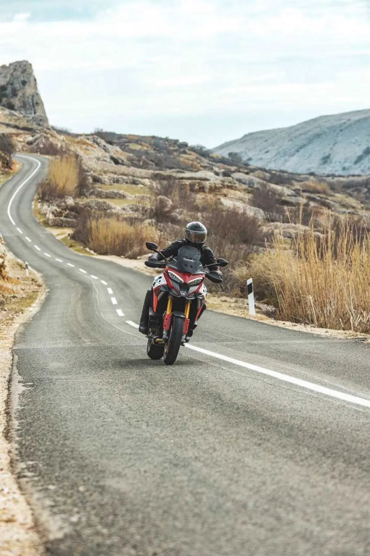 Come può un casco costare 1.500 euro? Vi sveliamo i segreti dello Schuberth C5 Carbon (62)