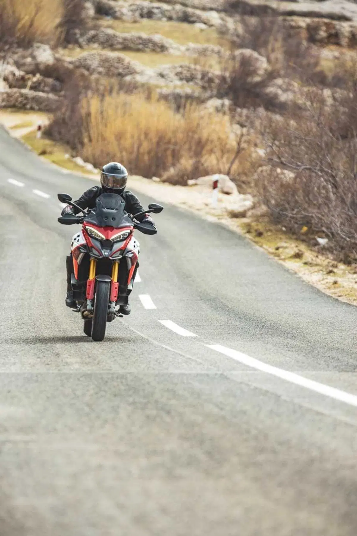 Come può un casco costare 1.500 euro? Vi sveliamo i segreti dello Schuberth C5 Carbon (63)