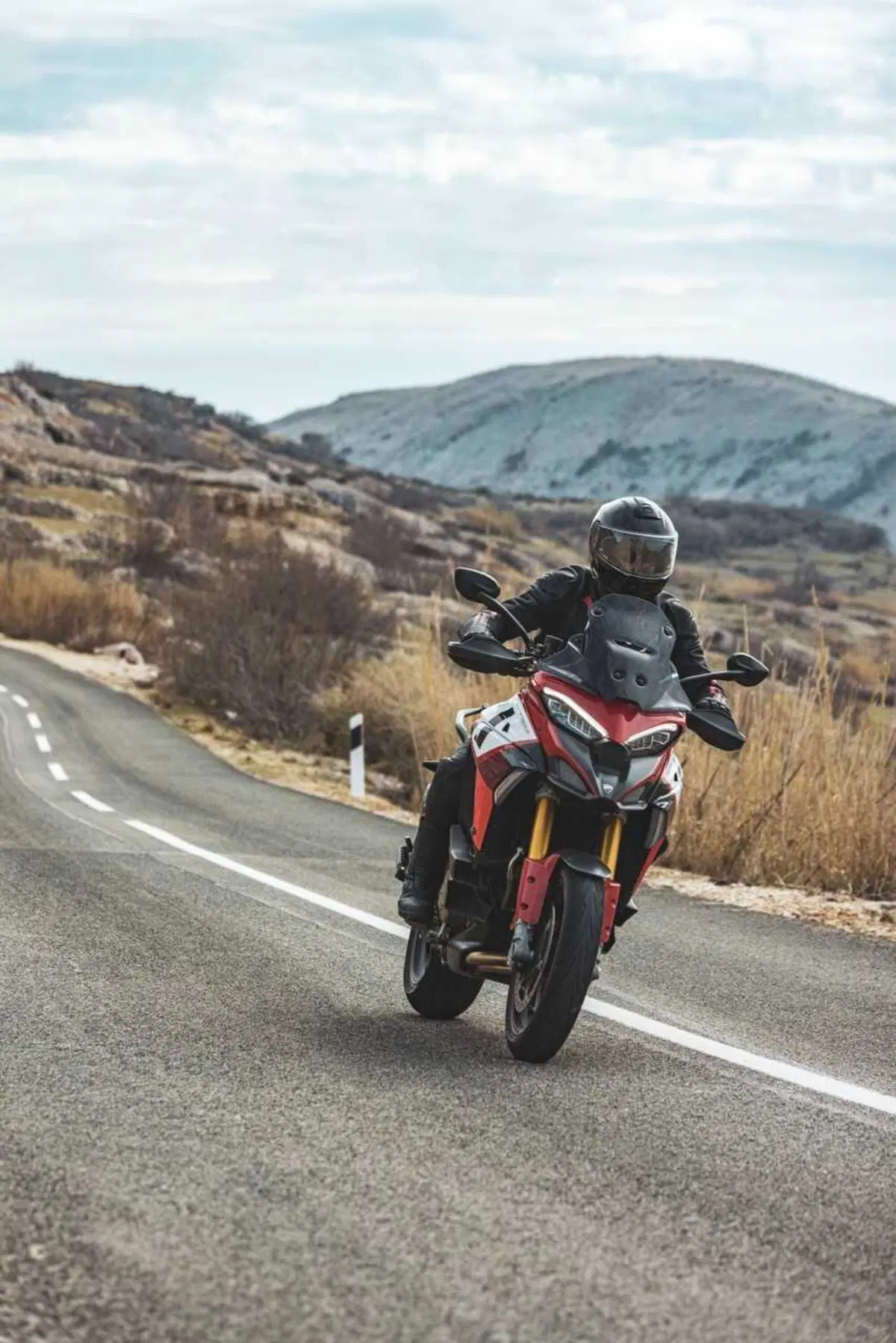 Come può un casco costare 1.500 euro? Vi sveliamo i segreti dello Schuberth C5 Carbon (64)