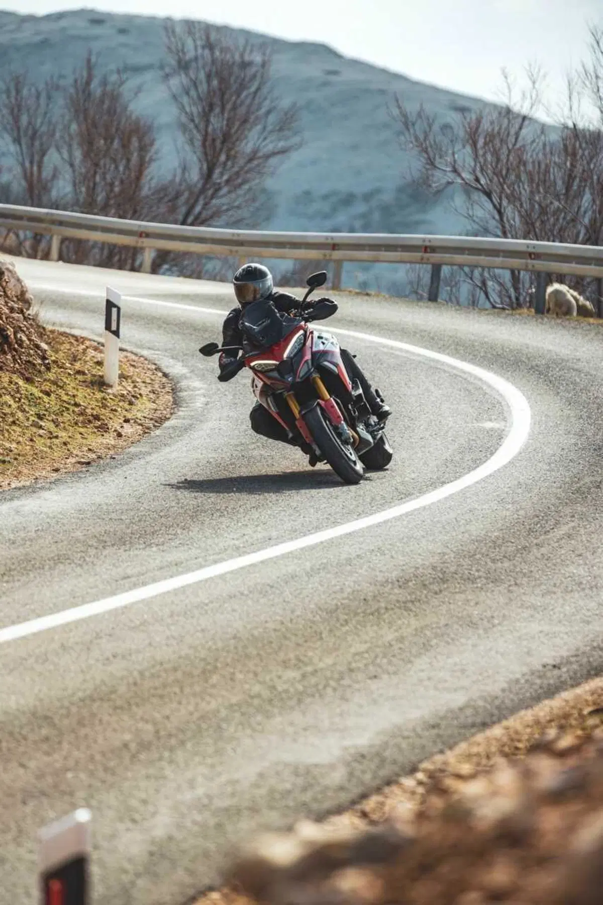 Come può un casco costare 1.500 euro? Vi sveliamo i segreti dello Schuberth C5 Carbon (69)