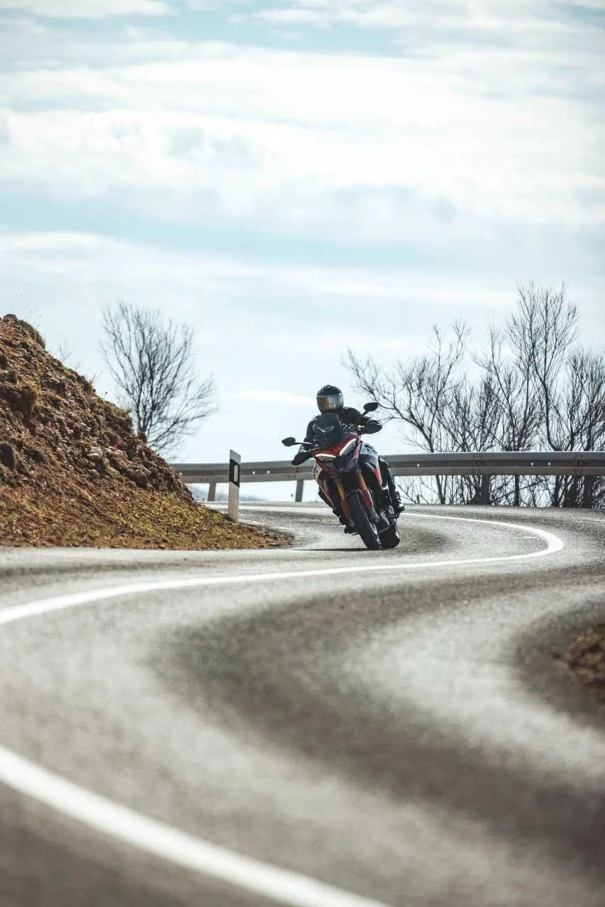 Come può un casco costare 1.500 euro? Vi sveliamo i segreti dello Schuberth C5 Carbon (72)