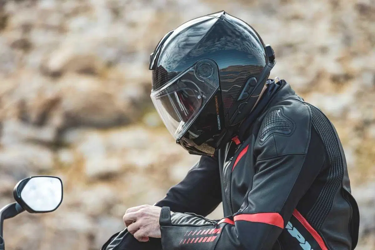 Come può un casco costare 1.500 euro? Vi sveliamo i segreti dello Schuberth C5 Carbon (80)