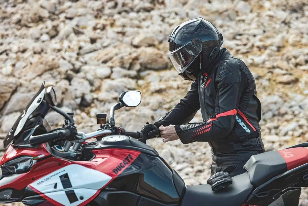 Come può un casco costare 1.500 euro? Vi sveliamo i segreti dello Schuberth C5 Carbon (81)