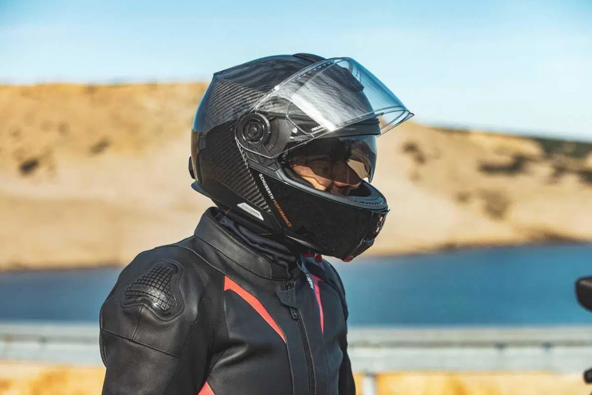 Come può un casco costare 1.500 euro? Vi sveliamo i segreti dello Schuberth C5 Carbon (85)
