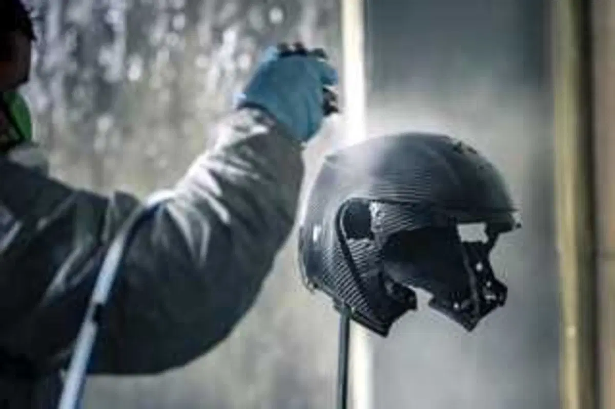 Come può un casco costare 1.500 euro? Vi sveliamo i segreti dello Schuberth C5 Carbon (16)