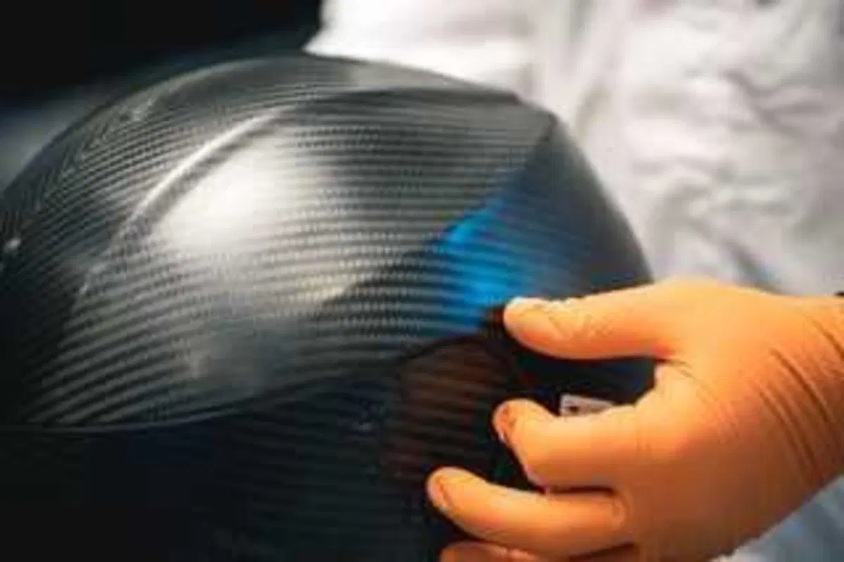 Come può un casco costare 1.500 euro? Vi sveliamo i segreti dello Schuberth C5 Carbon (19)