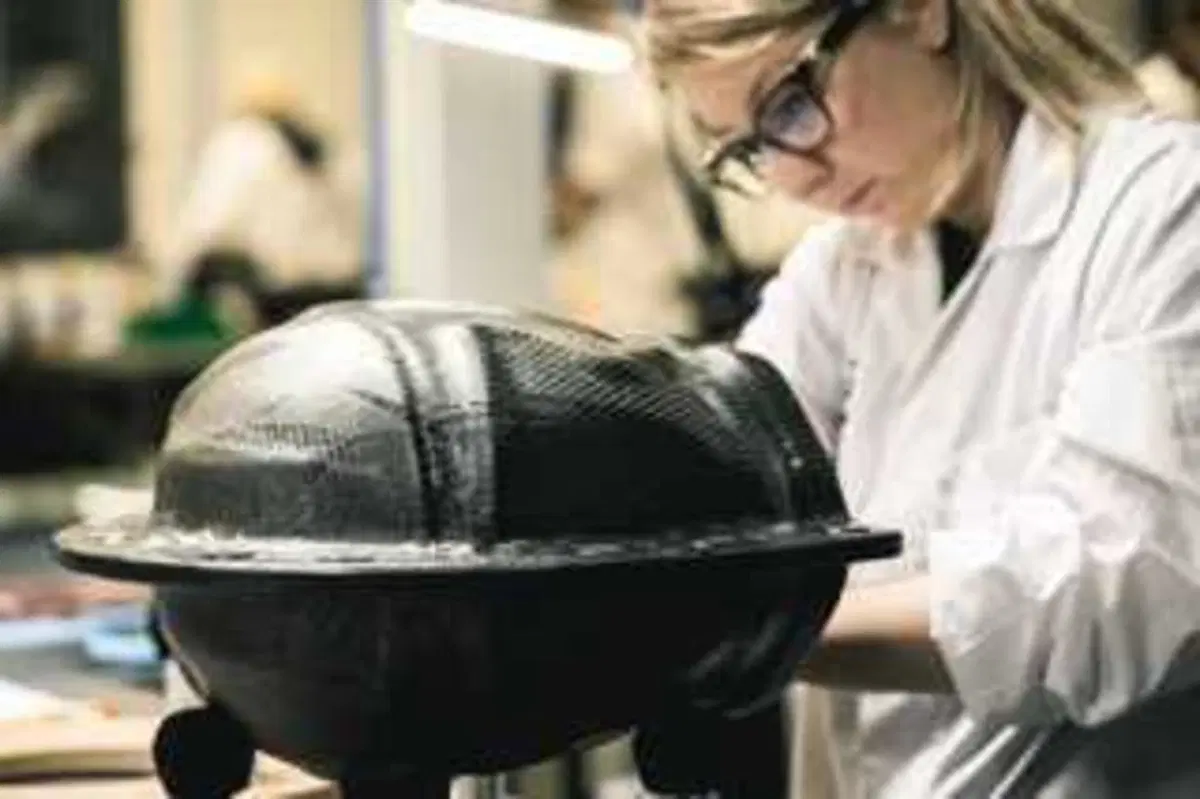 Come può un casco costare 1.500 euro? Vi sveliamo i segreti dello Schuberth C5 Carbon (25)