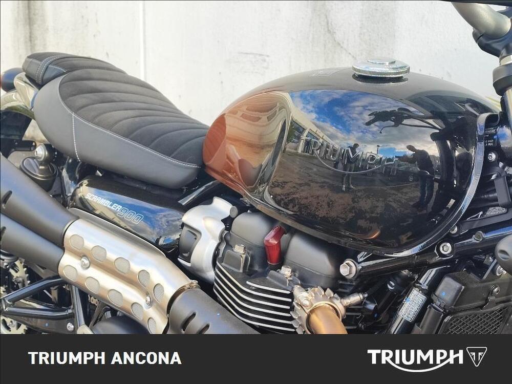 Triumph Scrambler 900 Stealth Edition (2024) (2)