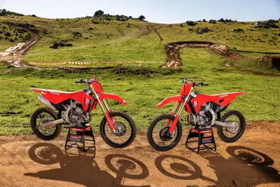 Honda Cross 2025: aggiornamenti per 250 e 450, prestazioni al top di categoria [GALLERY]