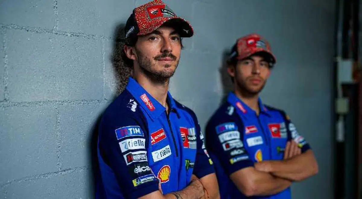 Ducati in maglia - e livrea! - azzurra al GP del Mugello! (3)