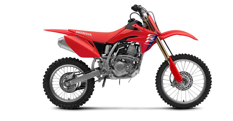 Honda CRF 150R, nuova estetica per il MY 2025: per la piccola Cross &egrave; subito family feeling 