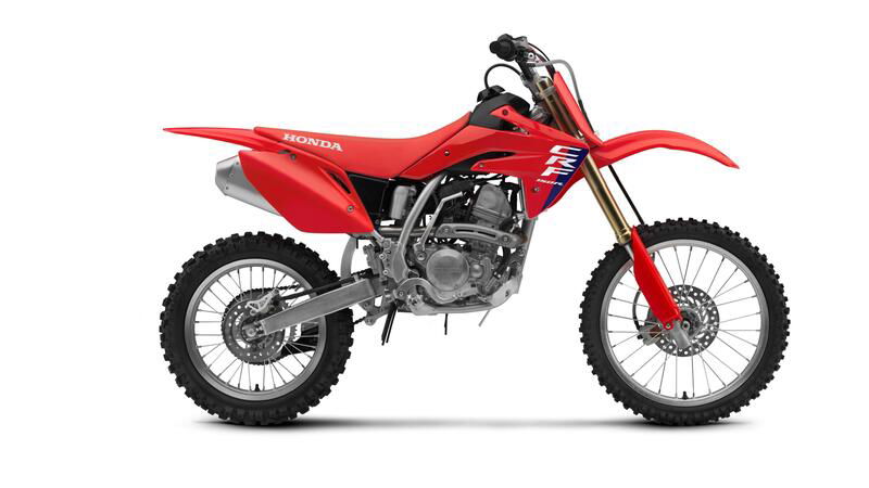 Honda CRF 150R, nuova estetica per il MY 2025: per la piccola Cross &egrave; subito family feeling 