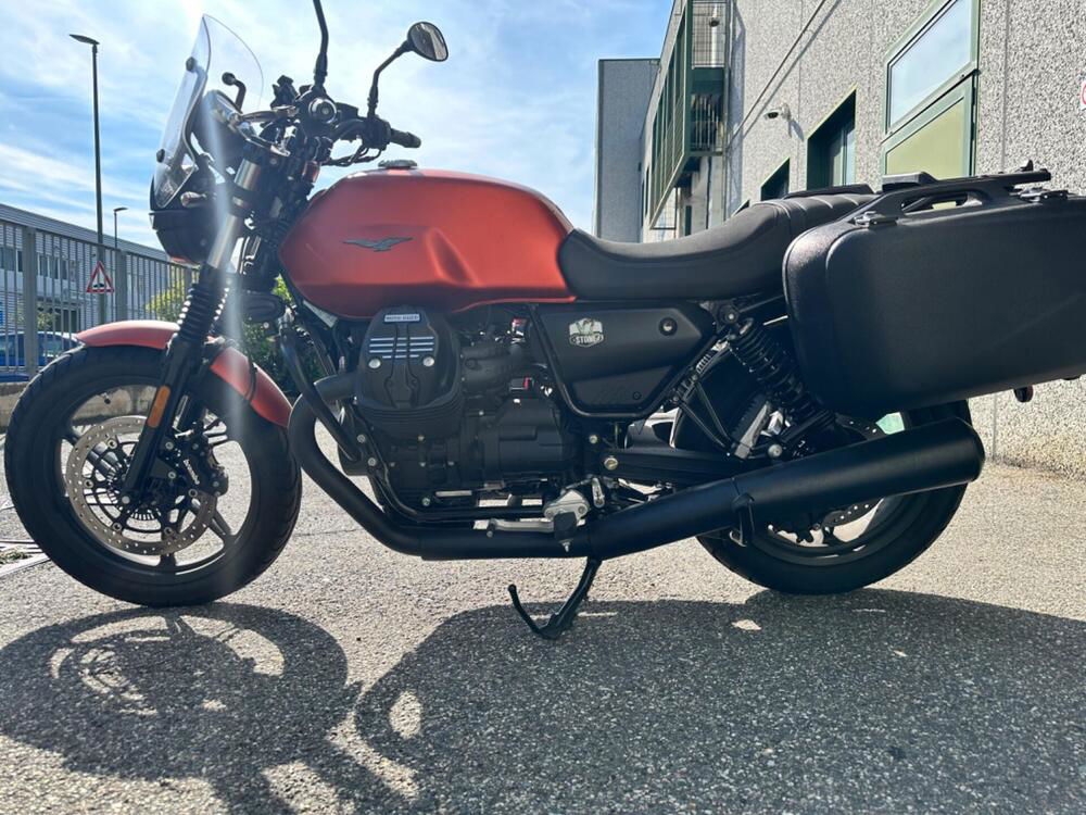 Moto Guzzi V7 Stone (2021 - 24) (2)