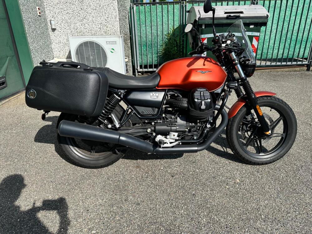 Moto Guzzi V7 Stone (2021 - 24) (4)