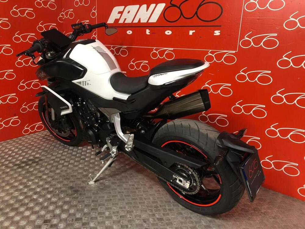 CFMOTO 800NK Advanced (2023 - 24) (4)