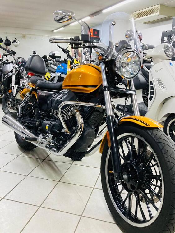 Moto Guzzi V9 Roamer (2016 - 18) (2)