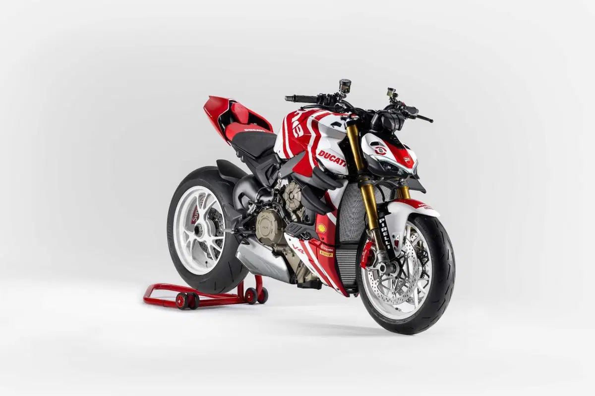 Ducati e Supreme insieme: ecco la Streetfighter V4 da collezione by Drudi Performance