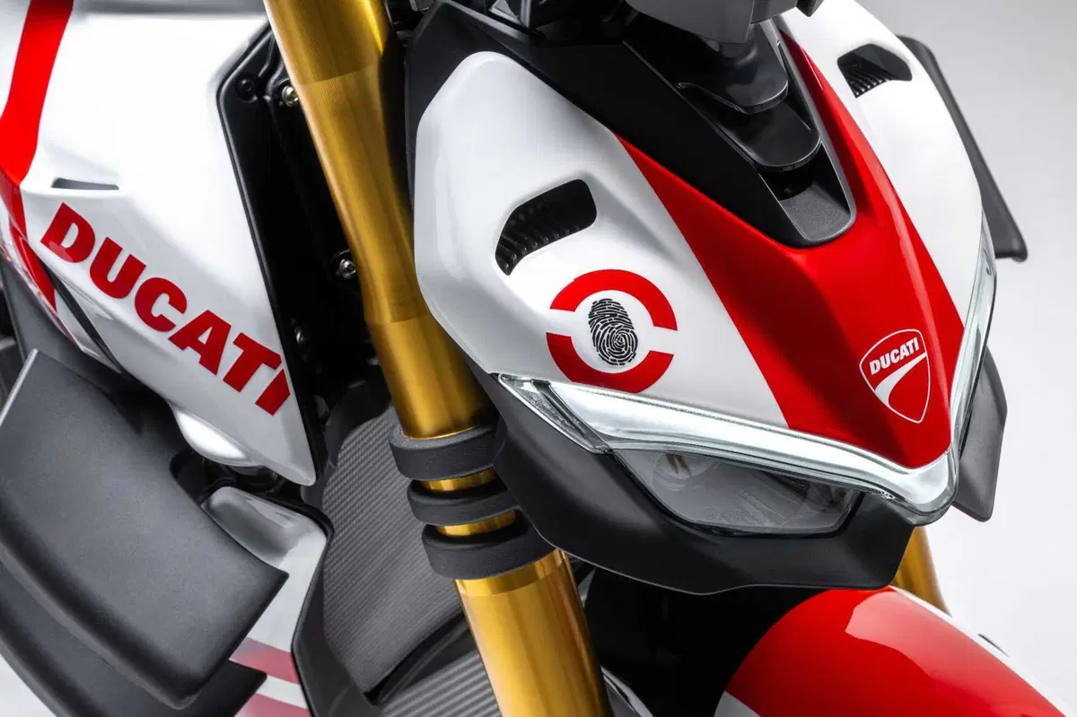 Ducati e Supreme insieme: ecco la Streetfighter V4 da collezione by Drudi Performance (4)