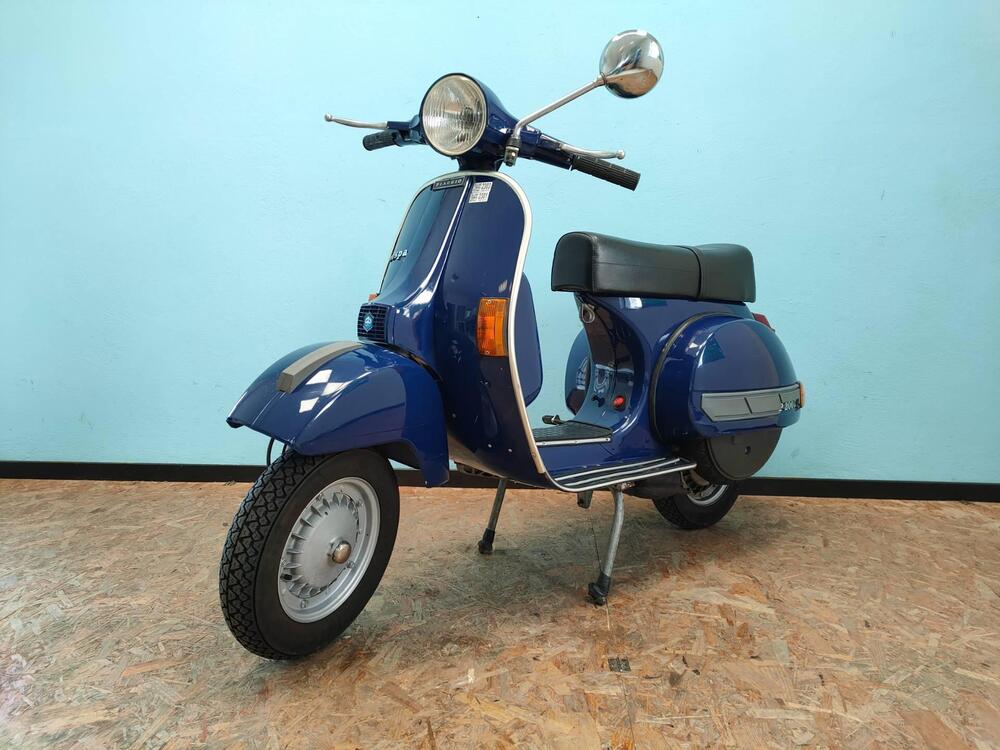 Piaggio Vespa P 200 E (3)