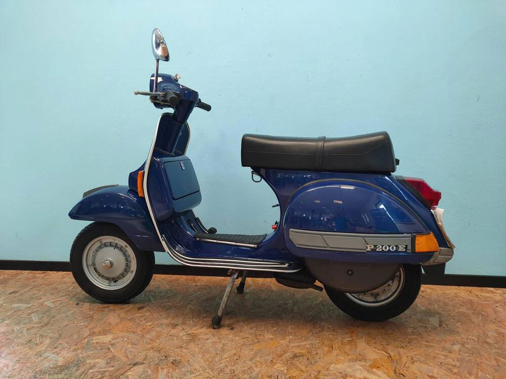 Piaggio Vespa P 200 E (4)