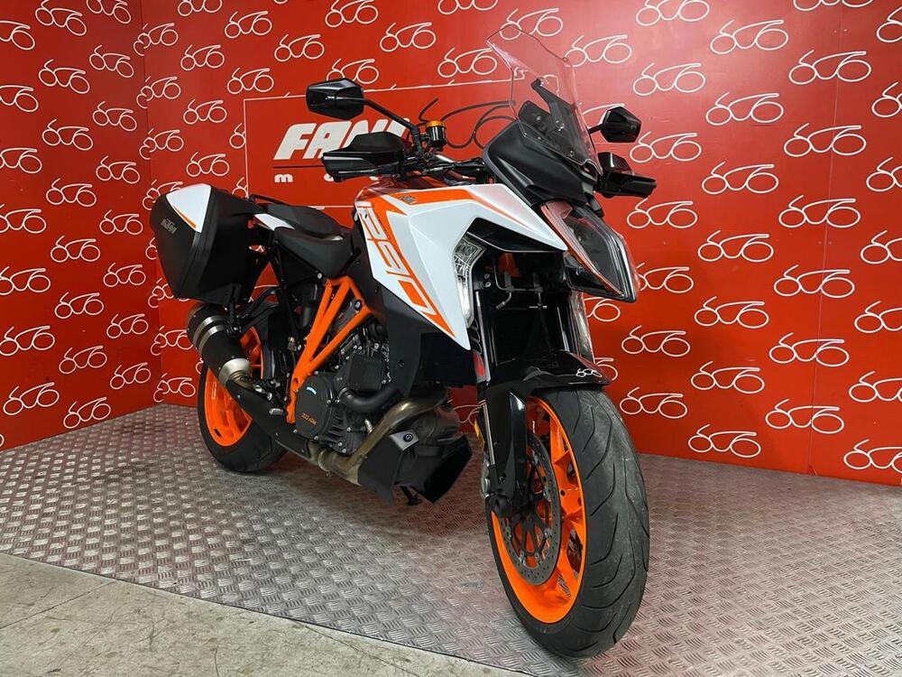 KTM 1290 Super Duke GT (2021) (2)