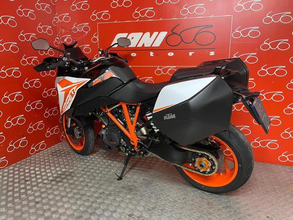 KTM 1290 Super Duke GT (2021) (3)