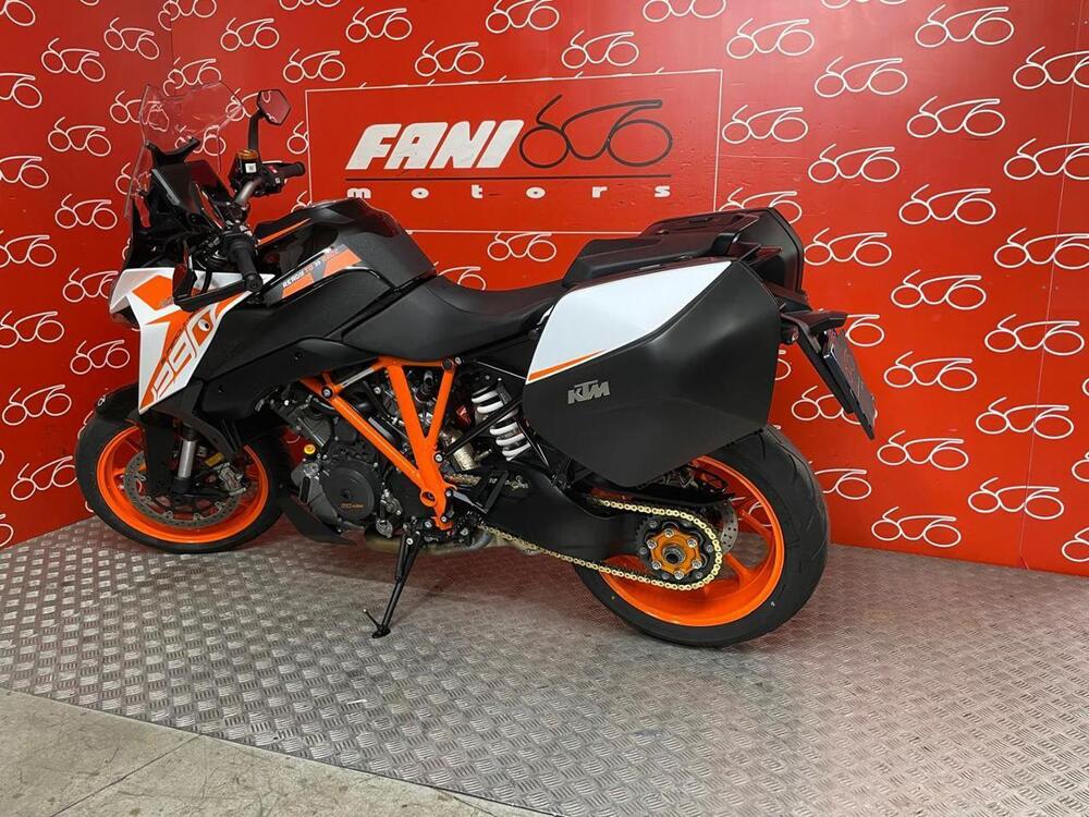 KTM 1290 Super Duke GT (2021) (4)