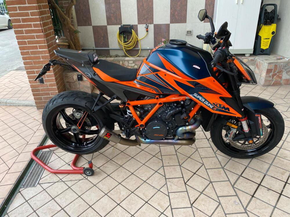 KTM 1290 Super Duke R (2021) (3)