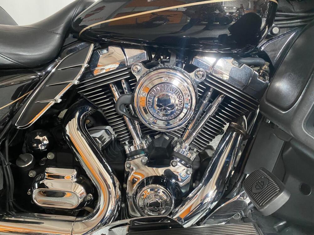 Harley-Davidson 1690 Electra Glide Ultra Limited (2016) - FLHTK (3)