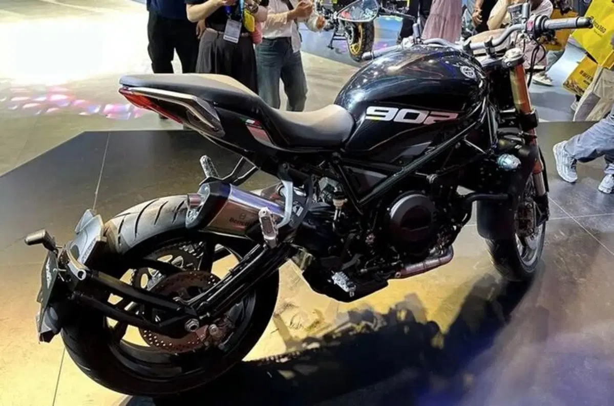Benelli 902 S: è in arrivo in Italia? Ecco cosa sappiamo della nuova naked [GALLERY] (2)