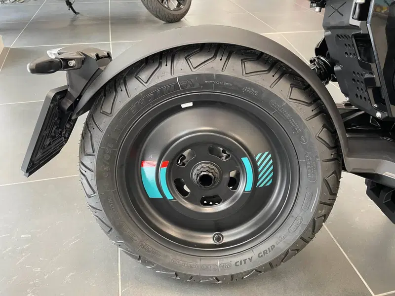 Bmw CE 02 (2024 - 26) (11)