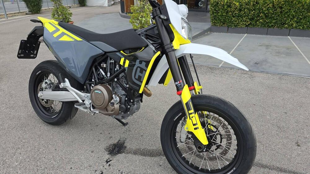 Husqvarna 701 Supermoto (2023 - 24) (2)