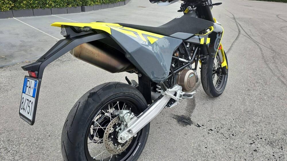 Husqvarna 701 Supermoto (2023 - 24) (5)