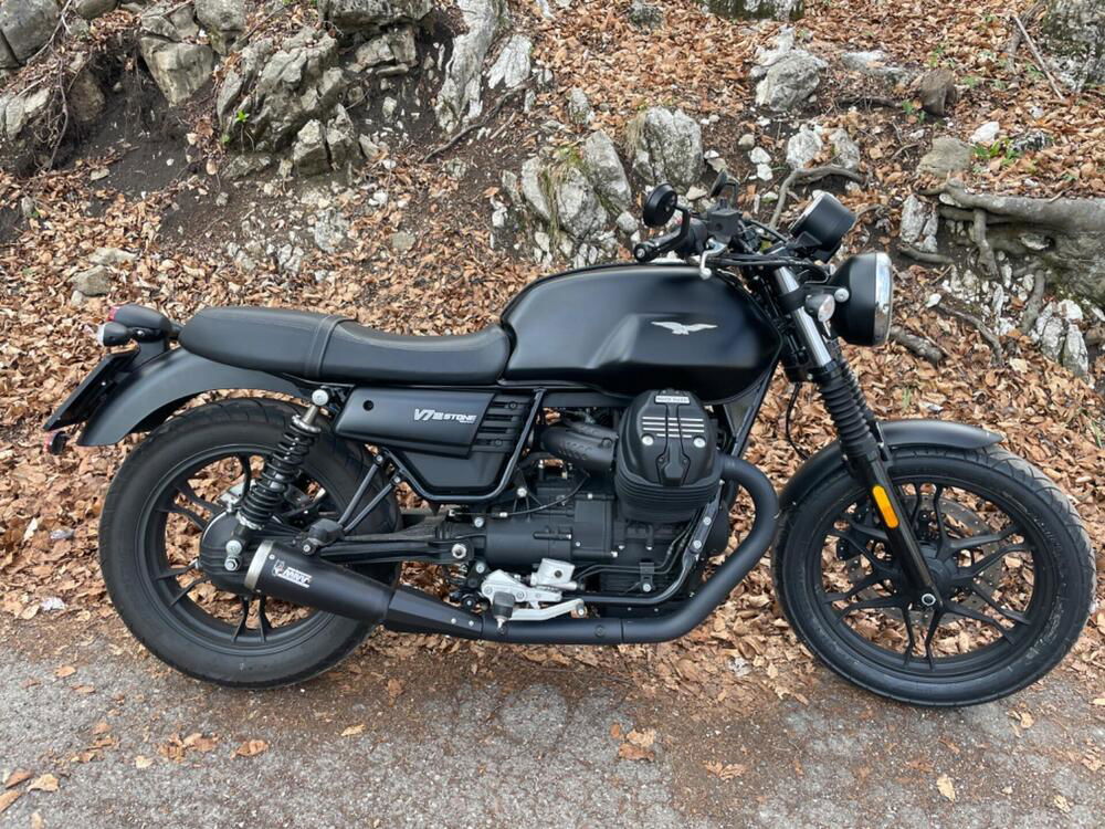 Moto Guzzi V7 III Stone (2017 - 20) (2)