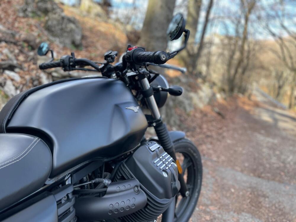 Moto Guzzi V7 III Stone (2017 - 20) (3)