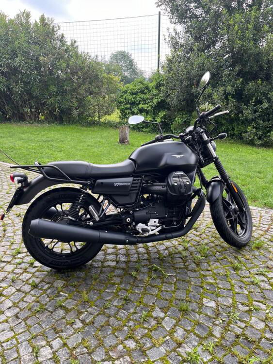 Moto Guzzi V7 III Stone (2017 - 20) (3)