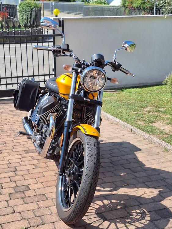 Moto Guzzi V9 Roamer (2016 - 18) (2)