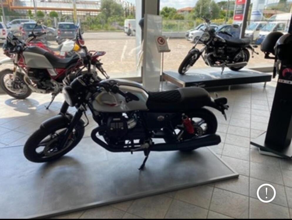 Moto Guzzi V7 III Stone S (2020) (2)