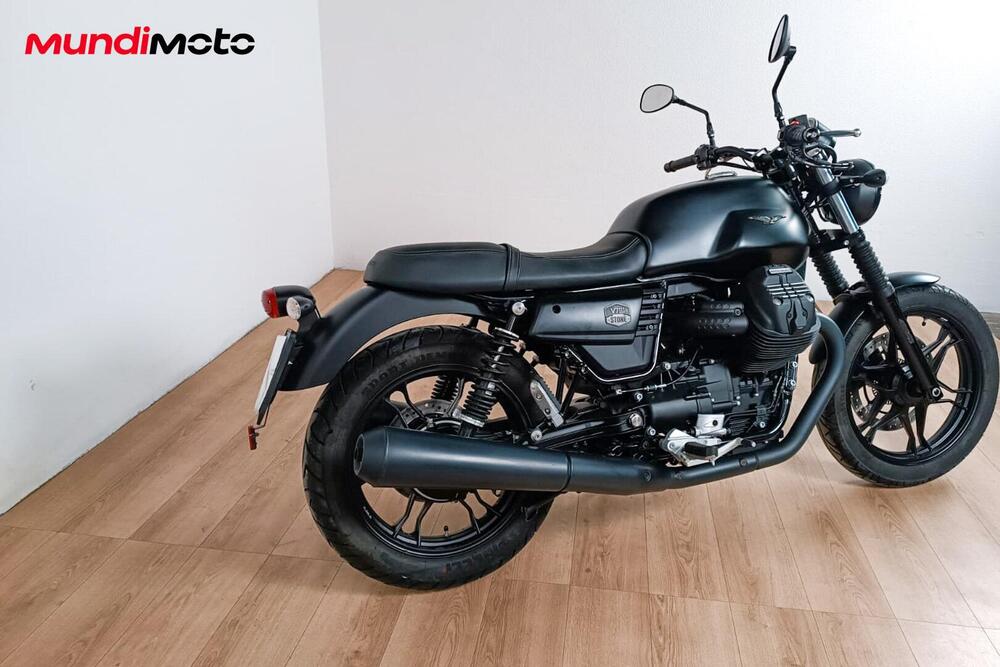 Moto Guzzi V7 III Stone (2017 - 20) (3)