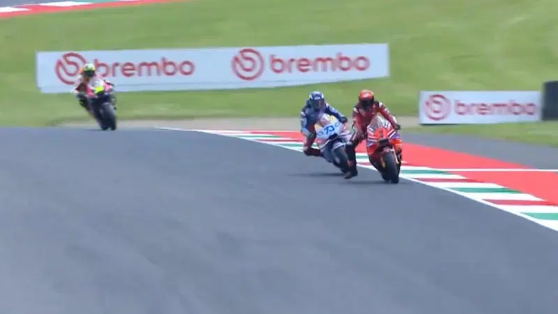 MotoGP 2024. GP d'Italia. Pecco Bagnaia penalizzato di tre posizioni in griglia per aver ostacolato Alex Marquez nelle pre-qualifiche [VIDEO]