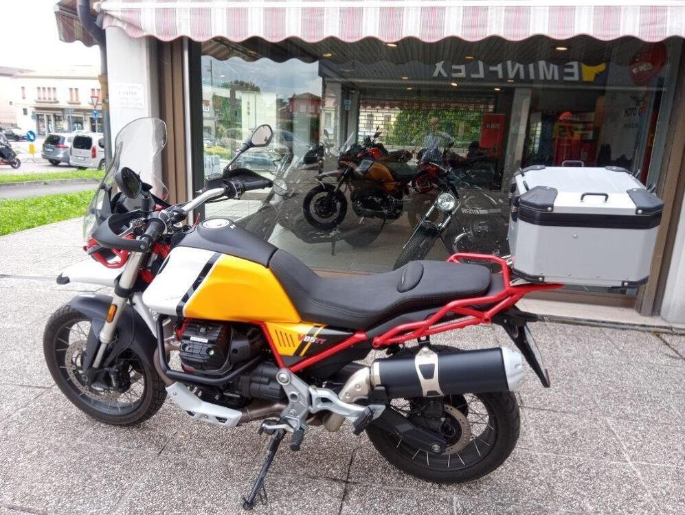 Moto Guzzi V85 TT Evocative Graphics (2021 - 23)