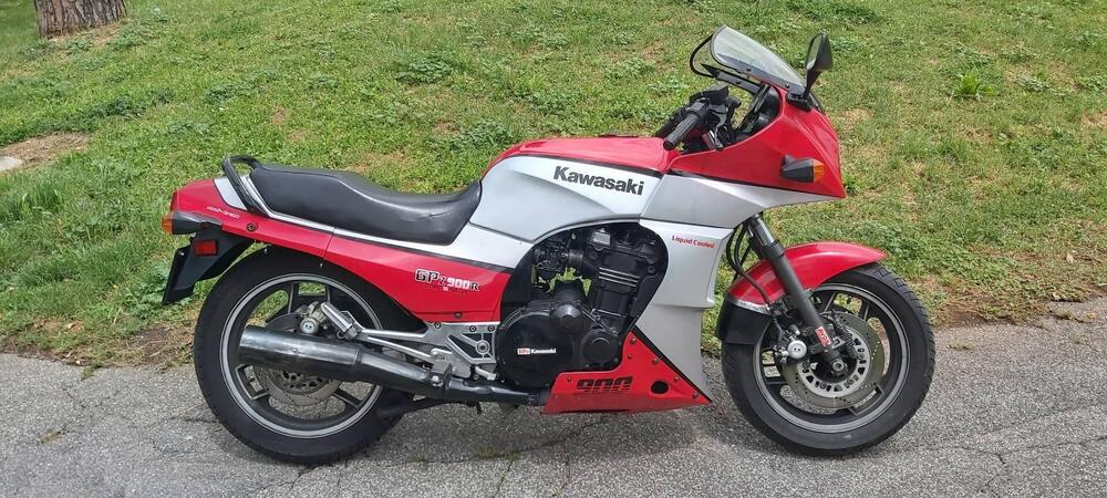 Kawasaki GPZ900R A2