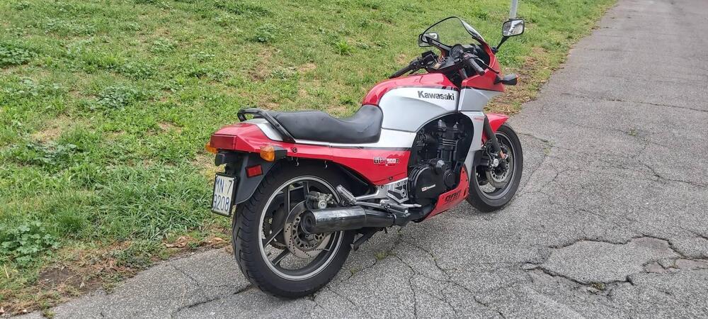 Kawasaki GPZ900R A2 (3)