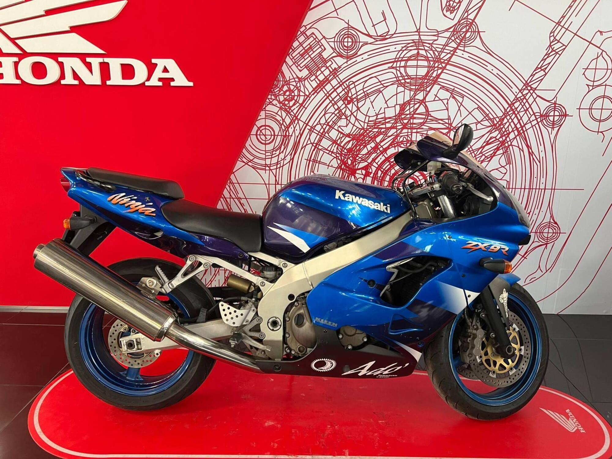 Vendo Kawasaki Ninja 900 ZX-9R (1998 - 01) usata a Calvi (codice